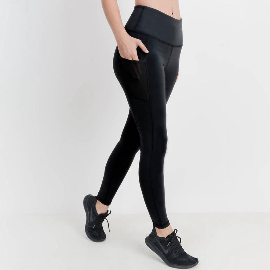 Mono B Bronze- High-Waist Essential Leggings with Mesh Pockets in Black
